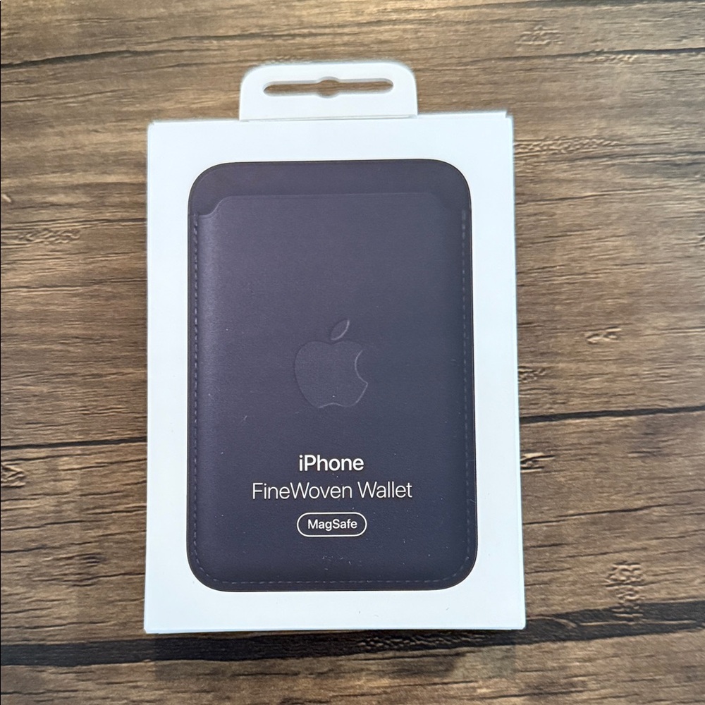 Apple iPhone FineWoven Wallet